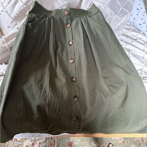 Green skirt never worn